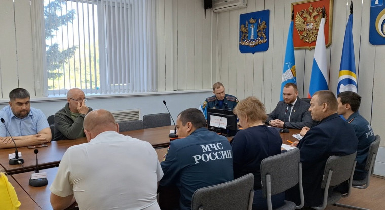 В рамках командно-штабных учений отрабатывается ситуация с лесным пожаром. В рамках командно-штабных учений отрабатывается ситуация с лесным пожаром.