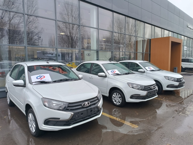 Новые автомобили Lada Granta получили трое жителей Ульяновской области, которые ранее пострадали на производстве.